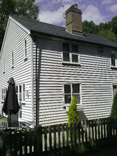 Distinctive cottage at Motts Mill